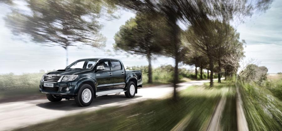  Toyota Hilux 2012 года  (фото 27 из 38)